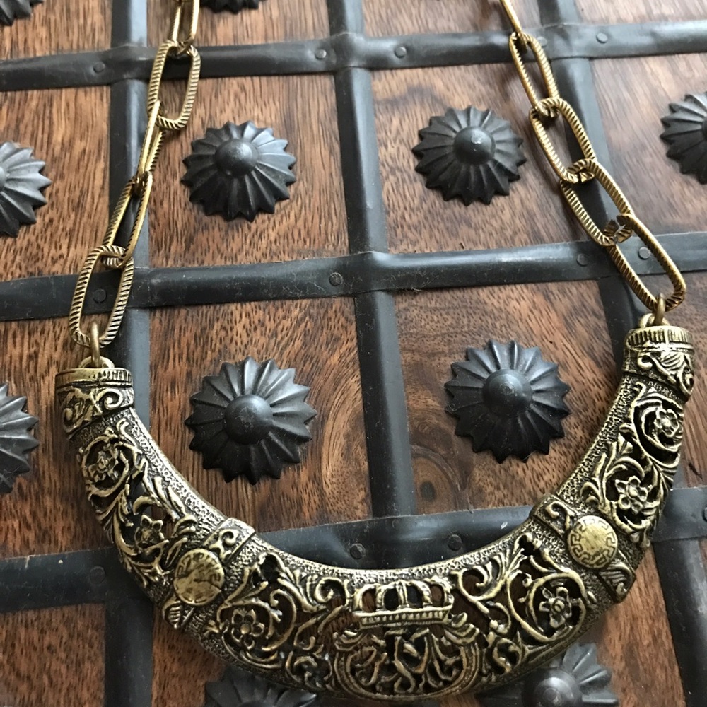 Vanessa Mooney Gold Statement Collar Necklace - Picture 2 of 4